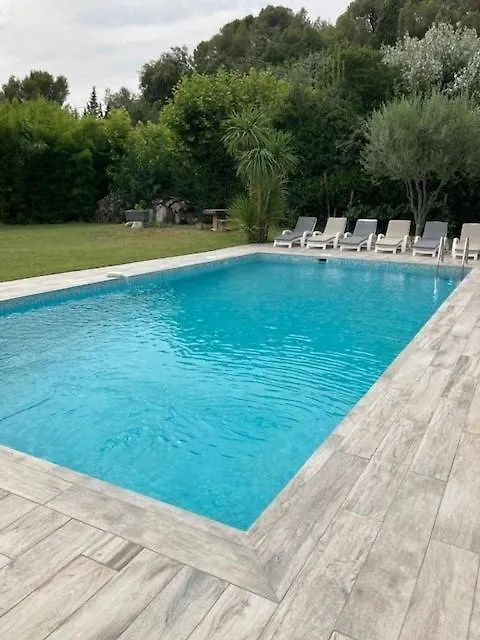 Villa Chez Pat et Dom à Aix-en-Provence 0*,